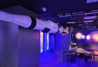 Exposição imersiva em SP traz réplicas de objetos usados por astronautas