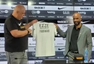 Corinthians: Fabinho é apresentado e admite dificuldade por reforços