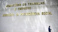 Governo afasta do conselho da Previdência entidades sob investigação