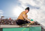 Apadrinhado por Tony Hawk, skatista sem pernas compete no STU