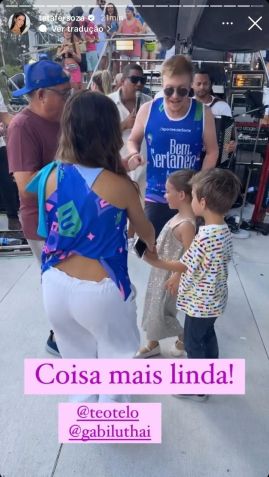 Melinda e Teodoro se divertindo ao lado dos tios Teo Teló e Gabi Luthai no trio elétrico / Reprodução/Instagram