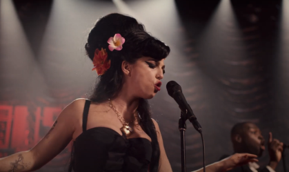 Marisa Abela como Amy Winehouse em novo trailer de "Back to Black"