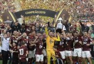 Ídolo do Flamengo anuncia aposentadoria dos gramados