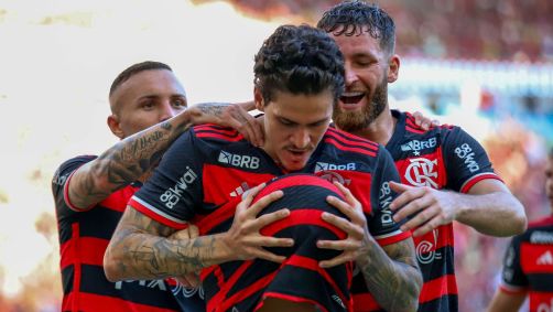 Pedro comemora o primeiro gol do Flamengo sobre o Fluminense celebrando a futura chegada de filhos gêmeos