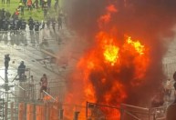 Torcida do Colo-Colo ateia fogo a estádio e Supercopa do Chile é suspensa