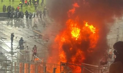 Incêndio aconteceu em confronto entre torcedores do Colo-Colo e a polícia