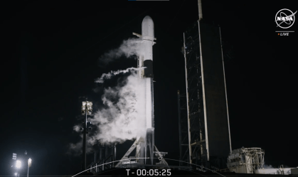 O módulo lunar Odysseus, desenvolvido pela empresa Intuitive Machines, com sede em Houston, é lançado no topo de um foguete SpaceX Falcon 9 em Cabo Canaveral, Flórida, em 15 de fevereiro de 2024