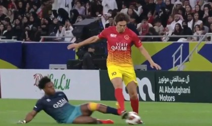 Kaká leva carrinho "criminoso" de influenciador em jogo beneficente; assista