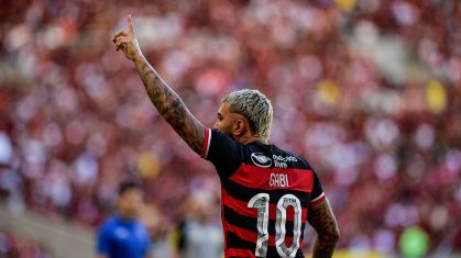 Gabigol comemora gol na vitória do Flamengo sobre o Volta Redonda no Carioca