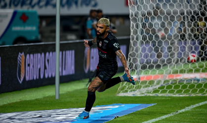 Gabigol comemora gol no Campeonato Carioca
