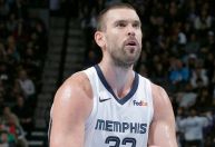 Estrela da NBA repete feito do irmão e terá camisa aposentada