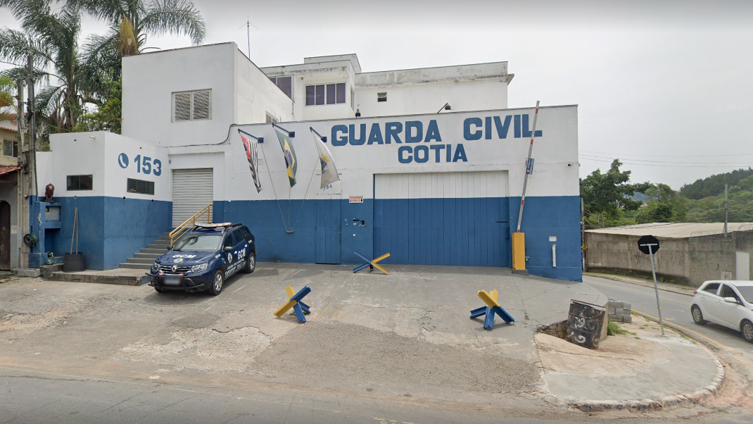 Guarda atira em dois colegas em base de Cotia