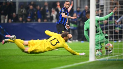 Arnautovic consegue vencer Oblak e Samuel Lino para marcar o gol da vitória da Inter de Milão sobre o Atlético de Madrid