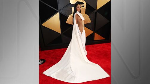 Kat Graham apareceu com um look ousado no tapete vermelho