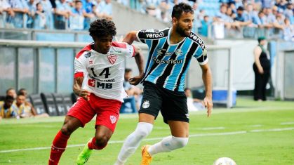 Grêmio e São Luiz em campo pelo Campeonato Gaúcho