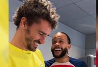 Depay presenteia Griezmann com anel de ouro após feito no Atlético de Madrid