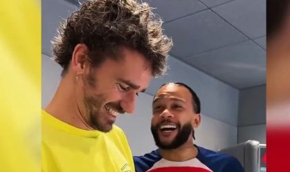 Depay presenteia Griezmann com anel de ouro após feito no Atlético de Madrid