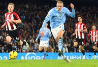 Haaland volta a marcar, e Manchester City fica a um ponto da liderança no Inglês