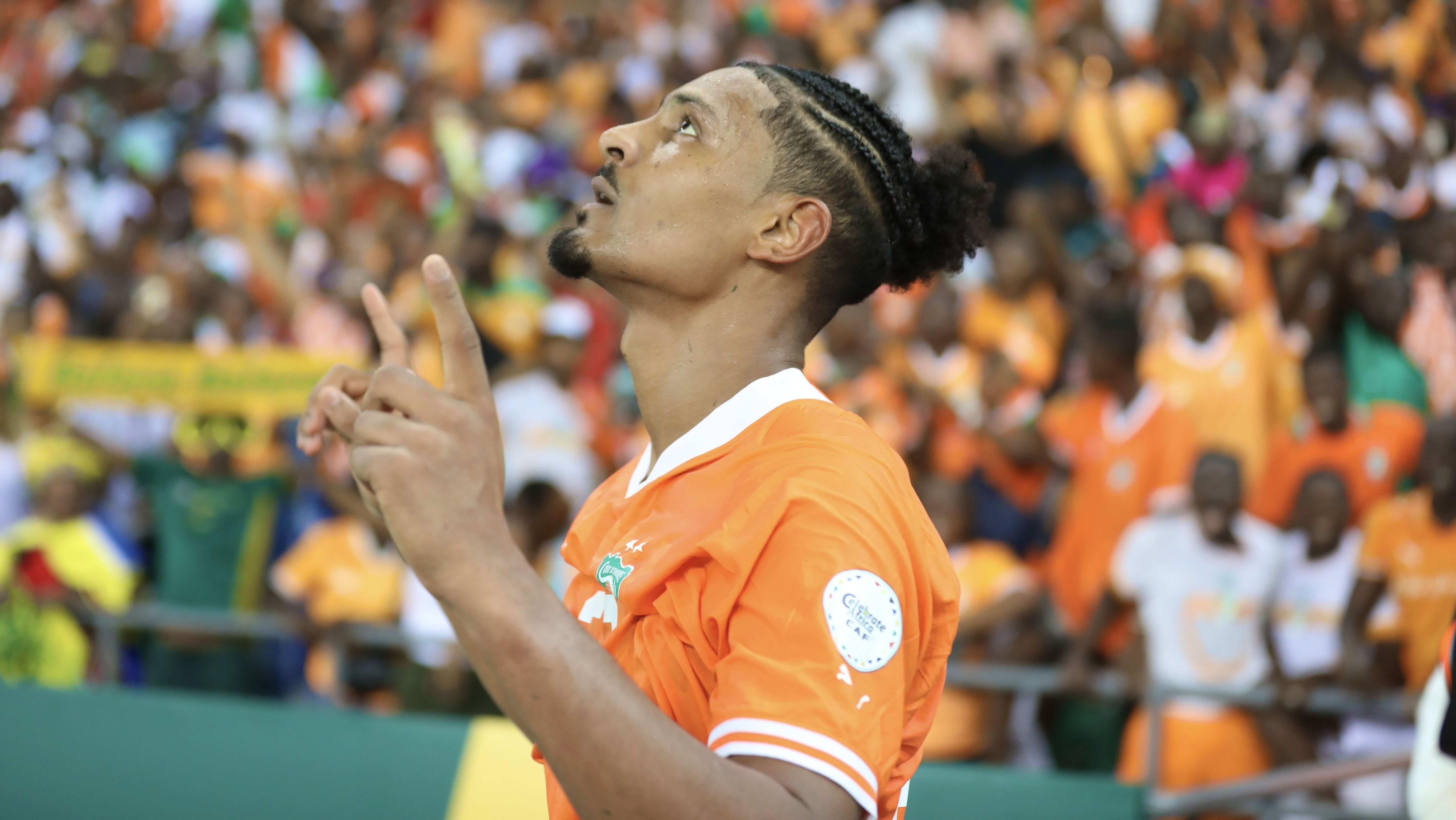 Sebastien Haller comemora o gol do título da Costa do Marfim