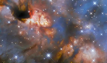 Telescópio Hubble captura imagem de formação de estrela massiva