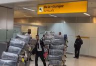 Reforço do Corinthians desembarca no Brasil com 46 malas