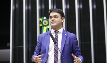 Presidente da comissão especial faz forte defesa do novo IR em Harvard