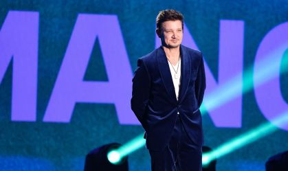 "Vi meu olho esquerdo com o direito", diz Jeremy Renner sobre acidente