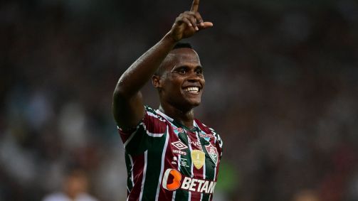 Jhon Arias se reapresentou no Fluminense na manhã desta sexta-feira (19)