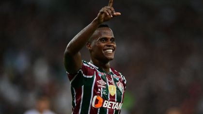 Jhon Arias se reapresentou no Fluminense na manhã desta sexta-feira (19)