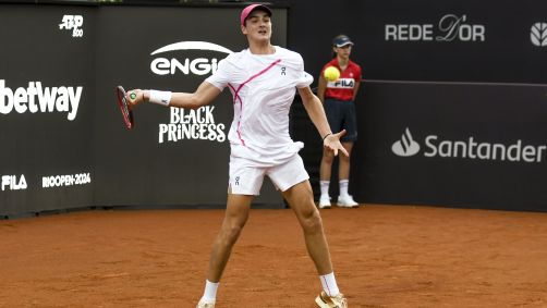 João Fonseca na vitória sobre o francês Arthur Fils no Rio Open
