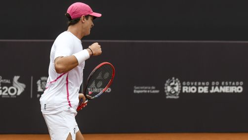 João Fonseca na vitória sobre o francês Arthur Fils no Rio Open