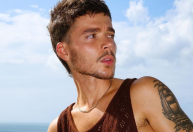 Marido de Sasha alfineta 