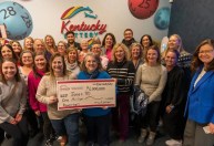 Grupo de 30 funcionários de escola nos EUA ganham US$ 1 milhão em loteria