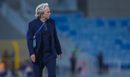 Al-Hilal, de Jorge Jesus, ganha sobrevida no Saudita com derrota de rival