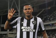 Botafogo recusa proposta do Cruzeiro pelo atacante Júnior Santos