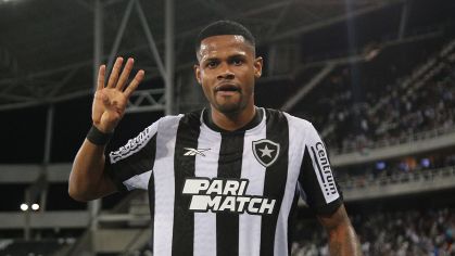 Júnior Santos marcou quatro gols para o Botafogo contra o Aurora