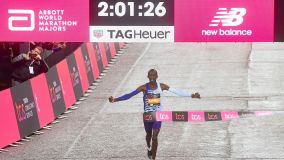 Kelvin Kiptum fez sua segunda maratona em Londres, em abril de 2023, seis meses antes de bater o recorde mundial; ele completou a a 16 segundos do recorde