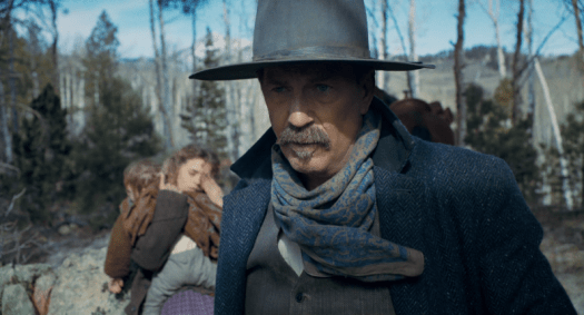 Kevin Costner co-escreveu, produziu, dirigiu e estrelou o filme "Horizon: An American Saga"