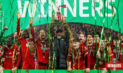 Campeão nacional, continental e mundial com o Liverpool, Jürgen Klopp comemora título da Copa da Liga Inglesa