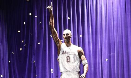 Lakers revela a primeira das três estátuas de Kobe Bryant; veja imagens
