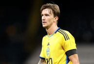 Doença rara: meia da Seleção Sueca é diagnosticado após desmaio em casa