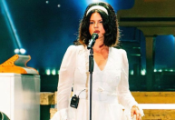 Nova música de Lana Del Rey revela beijo em grande estrela do country