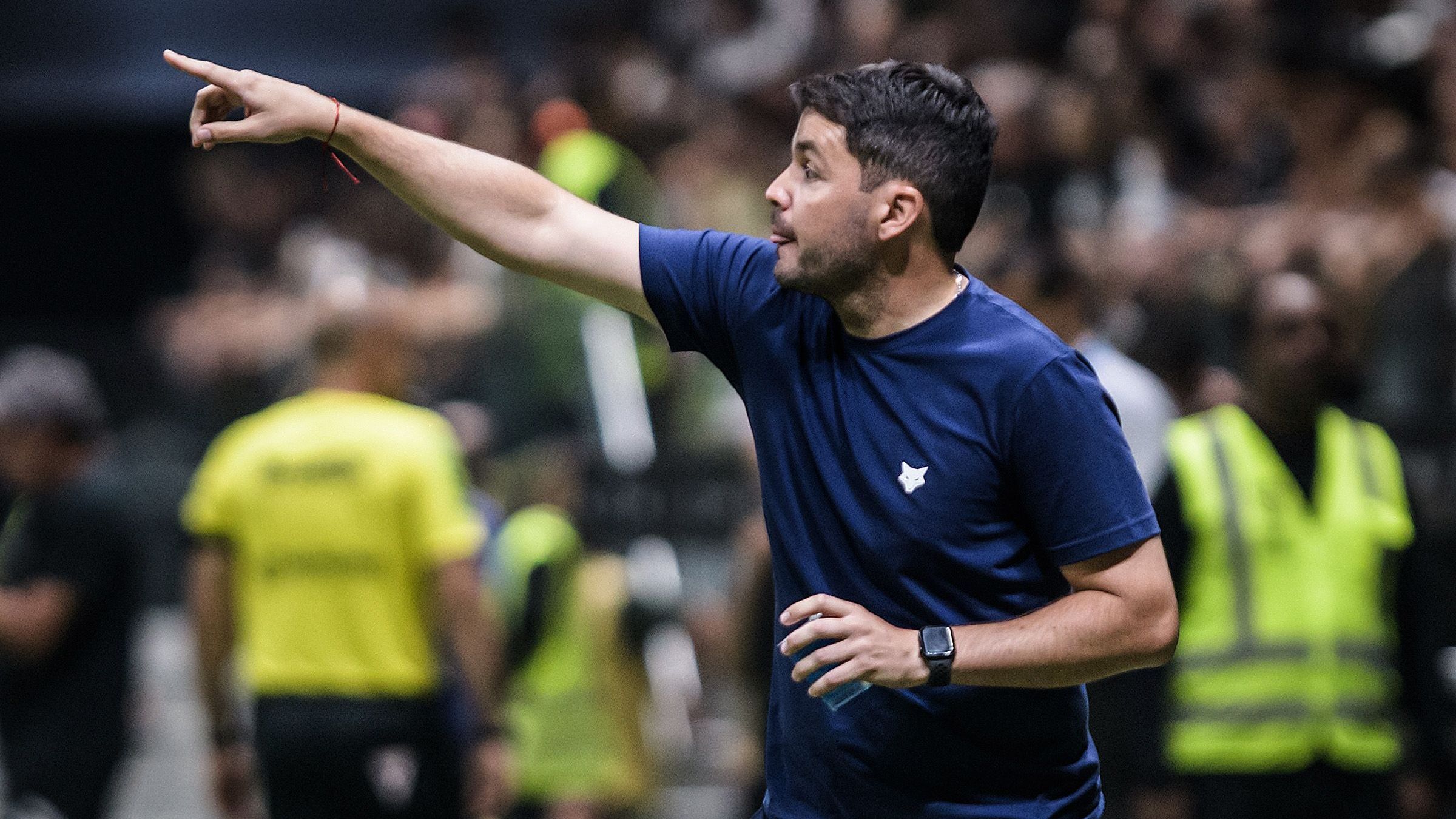 Larcamón venceu o seu primeiro clássico contra o Atlético-MG