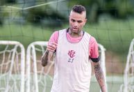 Ba-Vi: Luan, ex-Corinthians, não é relacionado pelo Vitória, e estreia é adiada