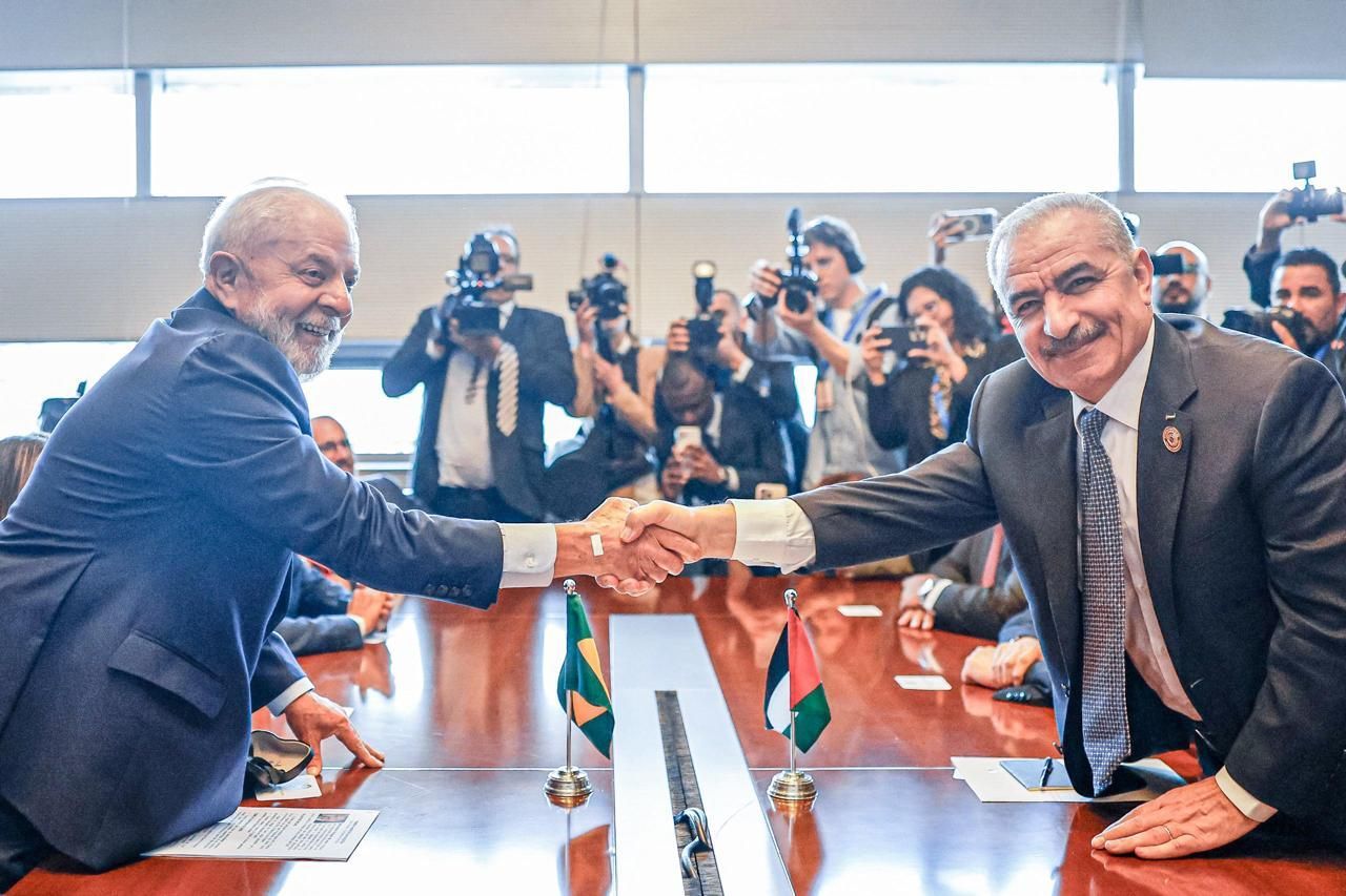 Presidente Lula em reunião com o primeiro-ministro da Autoridade Palestina, Mohammad Shtayyeh, na Etiópia, em 17 de fevereiro de 2024.