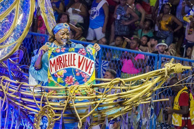 Mãe de Marielle desfilou em carro alegórico da Portela