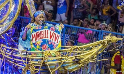 Mãe de Marielle desfilou em carro alegórico da Portela