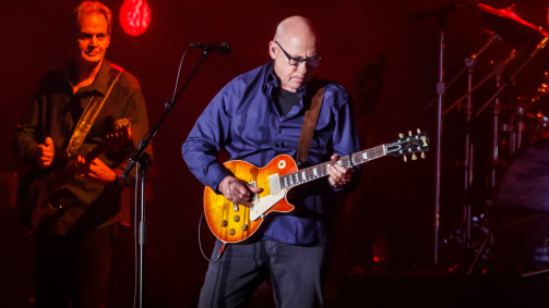 Mark Knopfler se apresenta em concerto no Palau Sant Jordi em 25 de abril de 2019 em Barcelona, ​​Espanha