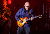 Líder do Dire Straits reúne mais de 60 artistas para single beneficente