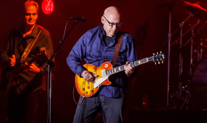 Mark Knopfler se apresenta em concerto no Palau Sant Jordi em 25 de abril de 2019 em Barcelona, ​​Espanha